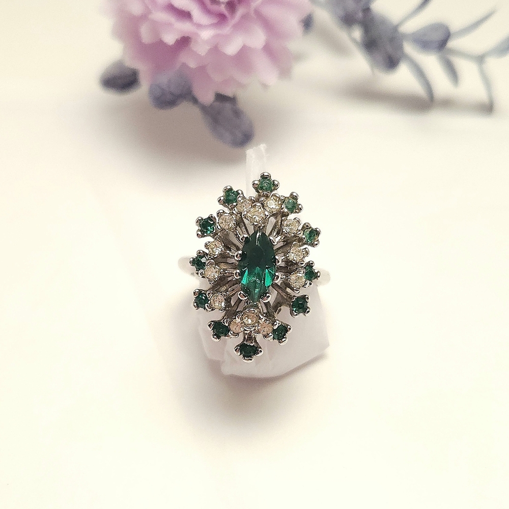 Vintage 18KT HGE White Gold Emerald & Cubic Zirconia Ring Cocktail Ring - Picture 2 of 14